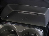 【ワイヤレス充電】ワイヤレス充電Qi規格に対応したスマートフォンなどの携帯機器を充電できます。