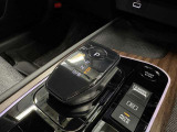 オートブレーキホールド!信号待ちなどの停車時に、ブレーキペダルを踏み続けていなくても自動的にブレーキ力がキープされる機能です。アクセルペダルを踏めば、ブレーキが解除され発進が可能です。