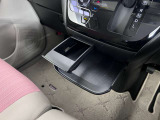 【ドリンクホルダー】さまざまな場所にございますので便利ですよ。