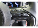 【レーダークルーズコントロール】アクセルペダルを踏まなくても、車間制御モードでは、先行車の車速変化に合わせた追従走行を行い、自動的に加速・減速・停止をします。