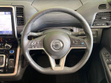 インテリアに合わせたデザインのステアリングは、運転される方のことも考え、運転しやすい形状、大きさです。是非一度、実際に触ってお確かめください。