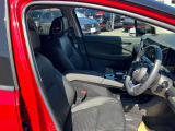 運転席まわり◆運転席からの視界が左右に広く隅々まではっきりと見渡せます!クルマの前端も把握しやすく安心して運転できます!