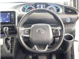 ハンドルから手を放さずに操作出来ますので、安全運転にもつながりますね