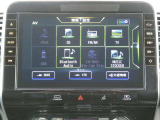 純正10インチメモリーナビです。 ラジオ、CD・フルセグTV、Bluetoothオーディオ接続が利用可能です。