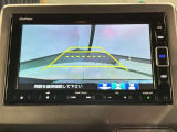 リバースギアに入れるだけで後方の表示へ切り替わります。夜間や雨の日の駐車も楽になりますよ。
