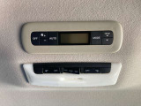 広い車内ですのでリアシート側にもエアコンが付いてますので快適に過ごせますよ。