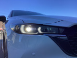 LEDヘッドライト装備!明るい白色光で夜間走行時の高い視認性を確保し、LEDならではの省電力化で低燃費にも貢献しています。