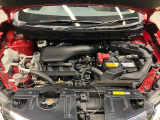 エンジンルームもクリーニング済みできれいですよ。日産の整備士がしっかりと丁寧に点検していますので安心してお乗りいただけます