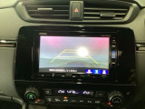 【バックカメラ】運転が苦手な方も車庫入れラクラクです!ギアをリバースに入れれば自動的に切り換わりますので、面倒な操作は不要です♪狭い駐車場もお車を傷つけず安心ですね!