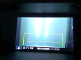 バックカメラの画像です。ガイドラインがスムースな車庫入れをサポートいたします。車庫入れの安心感がアップしますね。