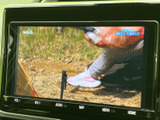 テレビ映像を表示できる画面を備えており、停車中の休憩時間や待ち時間に視聴を楽しめます。身近な番組を車内で見られるので、時間を有効に使いたい場面にも便利です。