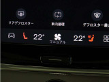リアシートにもシートヒーターが装備されています。4席全てで独立した調整が可能です。