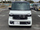 LEDヘッドライトは、本当に明るくて安全です。暗い夜道からお客様を守ってくれます。運転しやすいですし、自慢にもなるかも?黄色いハロゲンライトと見比べてください。