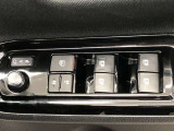 パワーウィンドは今や当たり前の機能ですが、無いと困る機能です。運転席からの操作で、全席の窓を振るオープンにしたり、フルクローズが可能です。