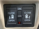 【両側パワースライドドア】両側がパワースライドドアになっており、運転席のスイッチやスマートキーでも開閉が可能です!開口部も広いので乗り降りも楽々♪