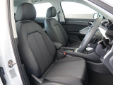 Audi車はどの車種も全てレザーハンドルです。そこにはAudiのこだわりがあり質感の高いレザーでしっかりと手に馴染み、高級感を演出します。