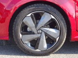 【タイヤ】 【純正17インチアルミホイール】《205/50R17》専用のアルミなのでお車のイメージぴったりですね! オールシーズンタイヤ