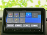ラジオやテレビ、Bluetooth Audioなど、選べる音楽・映像ソースが画面に並びます。使いたい項目を見つけやすいメニュー表示で、気分や状況に合わせて選択できます。