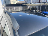 【ルーフレール】外観の魅力を引き立てるとともに、ウィンタースポーツや釣り、ロードバイク等で使う各種ギアを積むキャリア取り付けベースに!アクティブなカーライフを楽しむには必須の装備ですね!