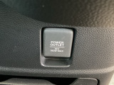 アクセサリーソケットを装備。車内アクセサリーの電源として便利です。