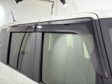 ★ドアバイザー★雨天時に窓を開けても濡れにくく車内に雨が入り込むのを防ぎながら換気ができます(^^♪
