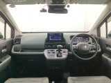 【前方視界】開放的な前方視界!運転がしやすく疲れにくいです♪窓が大きく、見通しがとっても良いおクルマですよ♪