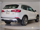 BMWのお車は、&ldquo;駆け抜ける歓び&rdquo;を体現しております。走行の安定性とコーナリングの良さを追求し、思い通りにハンドルの操作可能です。
