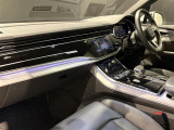 Q7 55 TFSI クワトロ 4WD アダプティブエアサスペンション 4WD 本革シート
