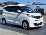 エマージェンシーブレーキ(衝突被害軽減ブレーキ)、フロントカメラが車両や歩行者を検知し警告音と共に衝突回避、軽減をアシストしてくれます。
