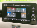 アプリやナビ、電話、ラジオなどの項目が画面上に並び、使いたい機能を選びやすい構成です。普段使うメニューをひと目で確認でき、目的に合わせて切り替えられます。