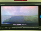 【バックカメラ】運転が苦手な方も車庫入れラクラクです!ギアをリバースに入れれば自動的に切り換わりますので、面倒な操作は不要です♪狭い駐車場もお車を傷つけず安心ですね!
