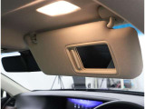 <バニティーミラー>自動車の車内で身だしなみをチェックする時に便利です!