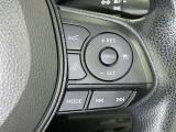 ステアリングスイッチ付き。前方から目を離すことなく操作することが可能です。