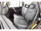中古車をキレイで気持ちよくお乗りいただけるよう、エンジンルームからシートを外した洗浄まで、目に見えない部分も徹底的に洗浄しています!