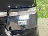 【LEDヘッドライト】悪天候や夜間走行時も良好な視界を確保し安心して運転できる高輝度LEDヘッドライトを装備!点灯速度が早く、消費電力も抑えられています。