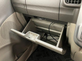 品質へのこだわり!フロアマットやシートなど車内をキレイに清掃し、ニオイや汚れなどを徹底的にクリーニングしてもらっております。室内はピカピカです☆