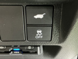 テールゲートが電動で開閉でき、荷物などで両手がふさがっているときなど便利に使えます