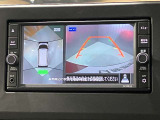 【アラウンドビューモニター】車を上から見下ろしているかのような映像で周囲の状況がひと目で確認、狭い駐車場に駐車するときも安心です♪
