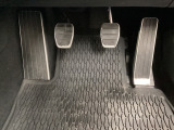 負担を感じることなく正確にペダルを操作することが出来ます。体格に関係なく自然でリラックスした運転姿勢をとることが可能です♪