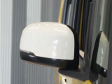 ◆ドアミラーウインカー◆ドアミラーにウインカーを装備しています。対向車に自身の進行方向を合図し安全に運転できます。