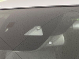 【スマートシティブレーキサポート】低速走行中に前方の車両等を認識し、衝突しそうな時は警報とブレーキで衝突回避と被害軽減をアシスト。より安全にドライブをお楽しみいただけます。