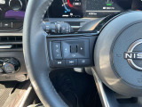 ナビに直接触れなくても、ハンドルスイッチで音量やキー変更ができます。