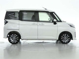【電動スライドドアボタン】 車内からも開閉可能なスライドドアスイッチが付いています☆ (^_-)-☆ お荷物を抱えてドアが開けられないなんて事もありますよね!そんなお連れ様にも喜ばれる♪親切な機能です