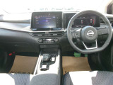 操作しやすい運転席廻り!操作パネルも使いやすい!!ドライブが楽しくなります!