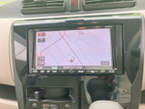 道路や周辺の地図が画面に表示され、移動先までの道筋を確認する際に役立ちます。表示切り替えの項目も見やすく、目的地へ向かう日常のお出かけをサポートします。