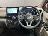 【運転席・助手席転席】運転席の足もともゆったりで長距離ドライブでも快適に★