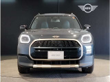 モデルが変わっても一目でMINIと分かるアイコンはそのままに、その時代に合わせた最新の技術、安全装備を搭載させております。