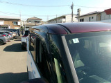 雨の日でも、車内の空気入替に便利なプラスチックバイザー付きになります^^意外と実用性がありますよね☆