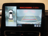 車両を上から見たような映像をナビ画面に表示するパノラミックビューモニター。運転席からの目視だけでは見にくい、車両周辺の状況をリアルタイムでしっかり確認できます