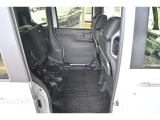 両席跳ね上げると 背の高い物も大丈夫 ベビーカーもすっとおける